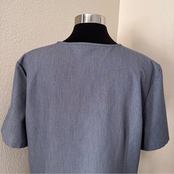 FIGS Casma 3-pocket Scrub Top Grey PO3260 - Picture 10 of 16